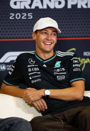 F1 - SINGAPORE GRAND PRIX 2025 RUSSELL George (gbr), Mercedes AMG F1 Team W16, portrait during the 2025 Formula 1 Singapore Grand Prix, 18th round of the 2025 FIA Formula One World Championship, WM, Weltmeisterschaft from October 3 to 5, 2025 on the Marina Bay Street Circuit, in Singapore - SingaporeSingapore Copyright: xDPPIx