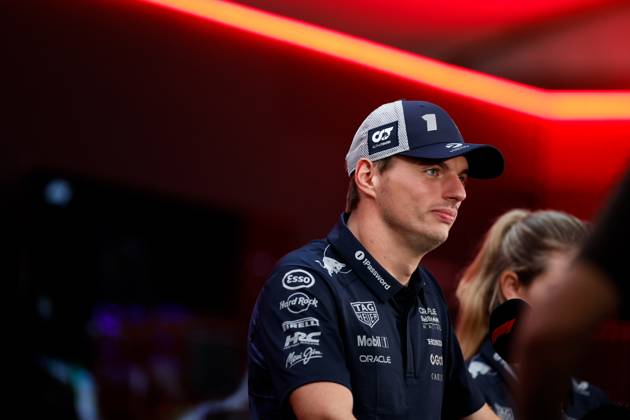 F1 - SINGAPORE GRAND PRIX 2025 VERSTAPPEN Max (ned), Red Bull Racing RB21, portrait during the 2025 Formula 1 Singapore Grand Prix, 18th round of the 2025 FIA Formula One World Championship, WM, Weltmeisterschaft from October 3 to 5, 2025 on the Marina Bay Street Circuit, in Singapore - SingaporeSingapore Copyright: xDPPIx