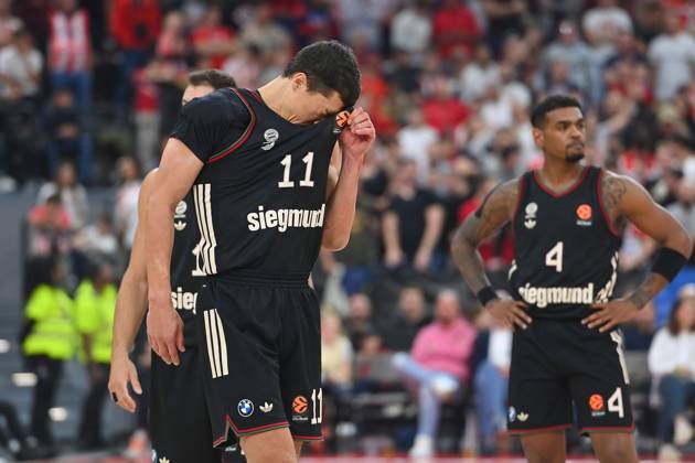 VLADIMIR LUCIC (FCB), Enttaeuschung,Frust,enttaeuscht, frustriert,niedergeschlagen, Basketball Euro League,Saison 2025 2026, FC Bayern Muenchen-Roter Stern Belgrad am 02.10.2025, S A P G A R D EN