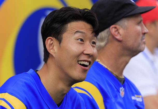 October 2, 2025, Los Angeles, California, USA: Son Heung-min 7 of the Los Angeles Football Club attends pregame activities prior to the regular season NFL, American Football Herren, USA game against the San Francisco 49ers on Thursday October 2, 2025 at SoFi Stadium in Inglewood, California. JAVIER ROJAS PI Los Angeles USA - ZUMAp124 20251002_zaa_p124_009 Copyright: xJavierxRojasx