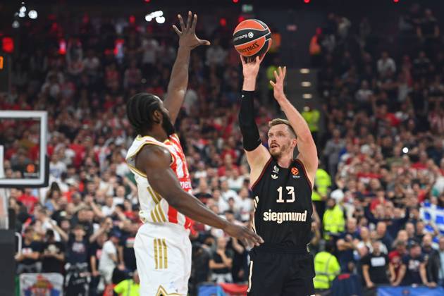 Andreas OBST (FCB) punktet,Aktion. Basketball Euro League,Saison 2025 2026, FC Bayern Muenchen-Roter Stern Belgrad 97-88 am 02.10.2025, S A P G A R D EN