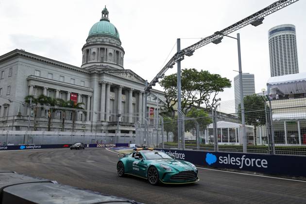 F1 - SINGAPORE GRAND PRIX 2025 Safety Car during the 2025 Formula 1 Singapore Grand Prix, 18th round of the 2025 FIA Formula One World Championship, WM, Weltmeisterschaft from October 3 to 5, 2025 on the Marina Bay Street Circuit, in Singapore - SingaporeSingapore Copyright: xFLORENTxGOODENx