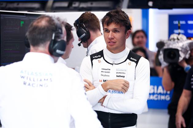 F1 - SINGAPORE GRAND PRIX 2025 ALBON Alexander (tha), Williams Racing FW47, portrait during the 2025 Formula 1 Singapore Grand Prix, 18th round of the 2025 FIA Formula One World Championship, WM, Weltmeisterschaft from October 3 to 5, 2025 on the Marina Bay Street Circuit, in Singapore - SingaporeSingapore Copyright: xEricxAlonsox