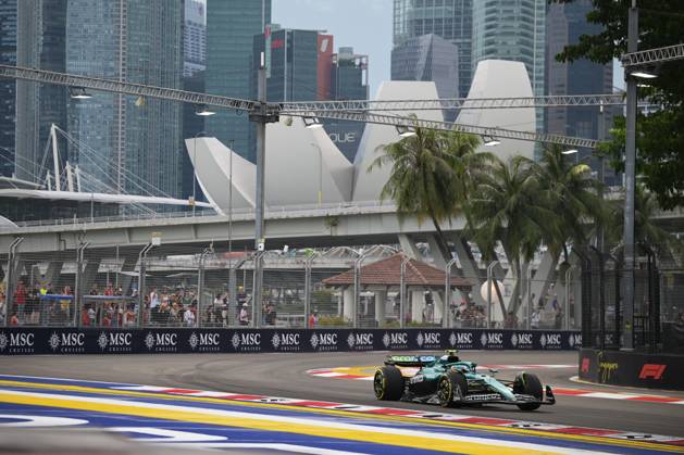 (251003) -- SINGAPORE, Oct. 3, 2025 -- Aston Martin s Spanish driver Fernando Alonso competes during the first practice session of the Formula 1 Singapore Grand Prix 2025, in Singapore, Oct. 3, 2025. (Photo by Xinhua) (SP)SINGAPORE-F1-SINGAPORE GRAND PRIX 2025-FIRST PRACTICE ThenxChihxWey