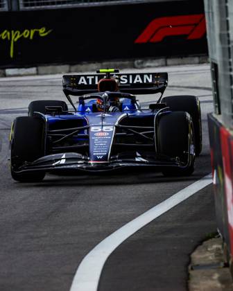 F1 - SINGAPORE GRAND PRIX 2025 55 SAINZ Carlos (spa), Williams Racing FW47, action during the 2025 Formula 1 Singapore Grand Prix, 18th round of the 2025 FIA Formula One World Championship, WM, Weltmeisterschaft from October 3 to 5, 2025 on the Marina Bay Street Circuit, in Singapore - SingaporeSingapore  Copyright: xFLORENTxGOODENx
