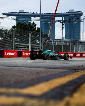 F1 - SINGAPORE GRAND PRIX 2025 18 STROLL Lance (can), Aston Martin F1 Team AMR25, action during the 2025 Formula 1 Singapore Grand Prix, 18th round of the 2025 FIA Formula One World Championship, WM, Weltmeisterschaft from October 3 to 5, 2025 on the Marina Bay Street Circuit, in Singapore - SingaporeSingapore Copyright: xFLORENTxGOODENx