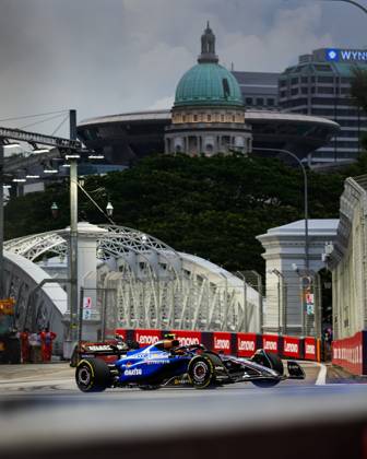 F1 - SINGAPORE GRAND PRIX 2025 55 SAINZ Carlos (spa), Williams Racing FW47, action during the 2025 Formula 1 Singapore Grand Prix, 18th round of the 2025 FIA Formula One World Championship, WM, Weltmeisterschaft from October 3 to 5, 2025 on the Marina Bay Street Circuit, in Singapore - SingaporeSingapore  Copyright: xFLORENTxGOODENx