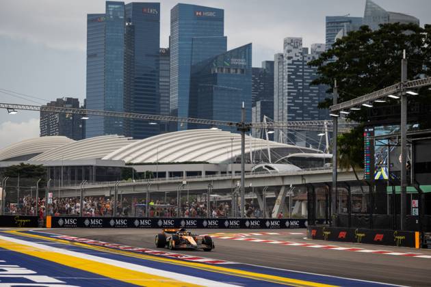 F1 - SINGAPORE GRAND PRIX 2025 81 PIASTRI Oscar (aus), McLaren F1 Team MCL39, action during the 2025 Formula 1 Singapore Grand Prix, 18th round of the 2025 FIA Formula One World Championship, WM, Weltmeisterschaft from October 3 to 5, 2025 on the Marina Bay Street Circuit, in Singapore - SingaporeSingapore  Copyright: xDPPIx