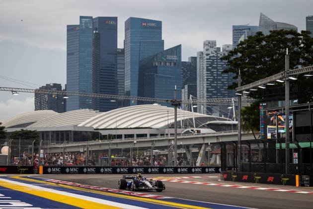 F1 - SINGAPORE GRAND PRIX 2025 55 SAINZ Carlos (spa), Williams Racing FW47, action during the 2025 Formula 1 Singapore Grand Prix, 18th round of the 2025 FIA Formula One World Championship, WM, Weltmeisterschaft from October 3 to 5, 2025 on the Marina Bay Street Circuit, in Singapore - SingaporeSingapore  Copyright: xDPPIx