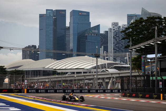 F1 - SINGAPORE GRAND PRIX 2025 01 VERSTAPPEN Max (nld), Red Bull Racing RB21, action during the 2025 Formula 1 Singapore Grand Prix, 18th round of the 2025 FIA Formula One World Championship, WM, Weltmeisterschaft from October 3 to 5, 2025 on the Marina Bay Street Circuit, in Singapore - SingaporeSingapore Copyright: xDPPIx