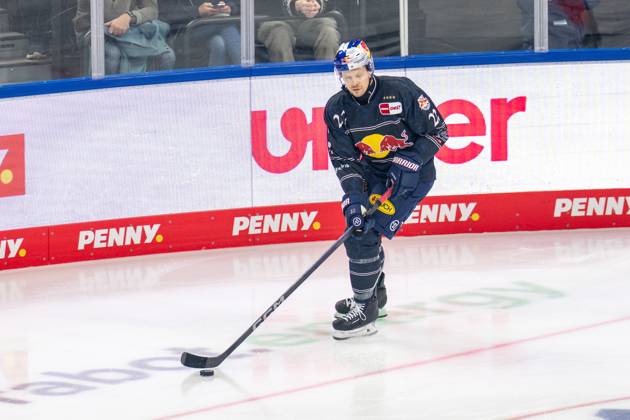 Ville Pokka 22 (EHC Red Bull Muenchen), EHC Red Bull Muenchen vs. Grizzlys Wolfsburg, PENNY DEL, Hauptrunde, 7. Spieltag, 03.10.2025 Muenchen Bayern Deutschland