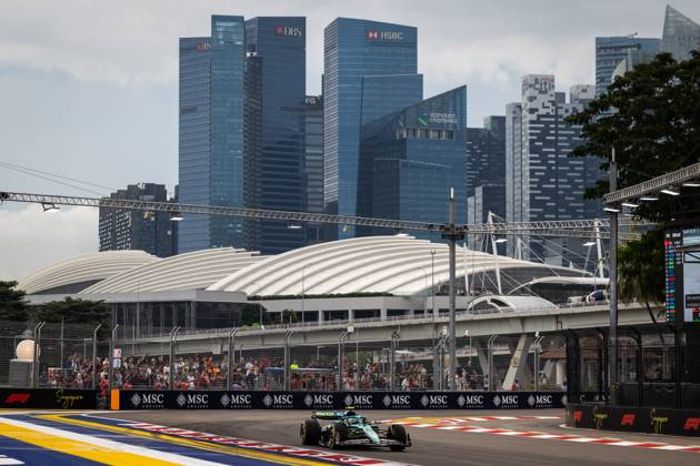 F1 - SINGAPORE GRAND PRIX 2025 14 ALONSO Fernando (spa), Aston Martin F1 Team AMR24, action during the 2025 Formula 1 Singapore Grand Prix, 18th round of the 2025 FIA Formula One World Championship, WM, Weltmeisterschaft from October 3 to 5, 2025 on the Marina Bay Street Circuit, in Singapore - SingaporeSingapore  Copyright: xDPPIx