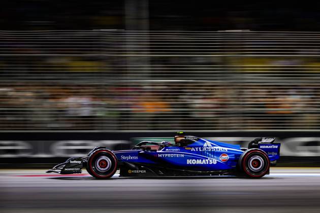 F1 - SINGAPORE GRAND PRIX 2025 55 SAINZ Carlos (spa), Williams Racing FW47, action during the 2025 Formula 1 Singapore Grand Prix, 18th round of the 2025 FIA Formula One World Championship, WM, Weltmeisterschaft from October 3 to 5, 2025 on the Marina Bay Street Circuit, in Singapore - SingaporeSingapore  Copyright: xFLORENTxGOODENx
