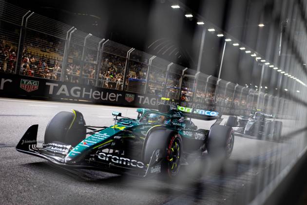 F1 - SINGAPORE GRAND PRIX 2025 14 ALONSO Fernando (spa), Aston Martin F1 Team AMR24, action during the 2025 Formula 1 Singapore Grand Prix, 18th round of the 2025 FIA Formula One World Championship, WM, Weltmeisterschaft from October 3 to 5, 2025 on the Marina Bay Street Circuit, in Singapore - SingaporeSingapore  Copyright: xDPPIx