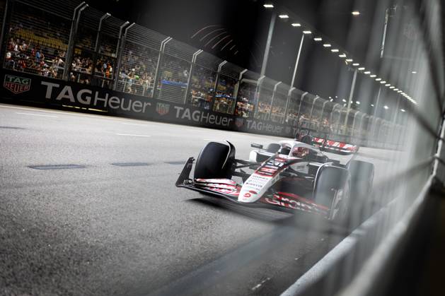 F1 - SINGAPORE GRAND PRIX 2025 31 OCON Esteban (fra), Haas F1 Team VF-25 Ferrari, action during the 2025 Formula 1 Singapore Grand Prix, 18th round of the 2025 FIA Formula One World Championship, WM, Weltmeisterschaft from October 3 to 5, 2025 on the Marina Bay Street Circuit, in Singapore - SingaporeSingapore Copyright: xDPPIx