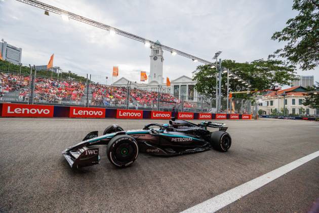 October 3, 2025, Singapore, Singapore: George Russell of Great Britain drives the (63) Mercedes-AMG PETRONAS Formula One Team W16 during practice session one ahead of the F1 Grand Prix of Singapore at the Marina Bay Street Circuit. Singapore Singapore - ZUMAs197 20251003_aaa_s197_112 Copyright: xGeorgexHitchensx
