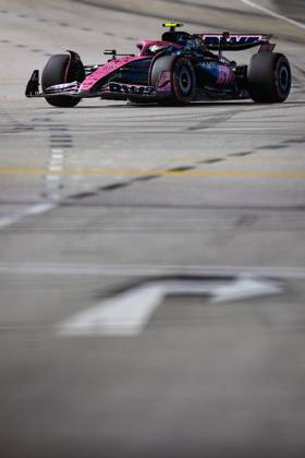 F1 - SINGAPORE GRAND PRIX 2025 43 COLAPINTO Franco (arg), Alpine F1 Team A525, action during the 2025 Formula 1 Singapore Grand Prix, 18th round of the 2025 FIA Formula One World Championship, WM, Weltmeisterschaft from October 3 to 5, 2025 on the Marina Bay Street Circuit, in Singapore - SingaporeSingapore Copyright: xDPPIx