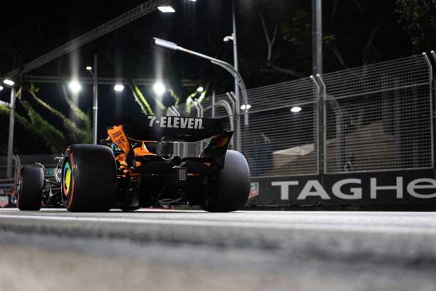 F1 - SINGAPORE GRAND PRIX 2025 81 PIASTRI Oscar (aus), McLaren F1 Team MCL39, action during the 2025 Formula 1 Singapore Grand Prix, 18th round of the 2025 FIA Formula One World Championship, WM, Weltmeisterschaft from October 3 to 5, 2025 on the Marina Bay Street Circuit, in Singapore - SingaporeSingapore  Copyright: xDPPIx