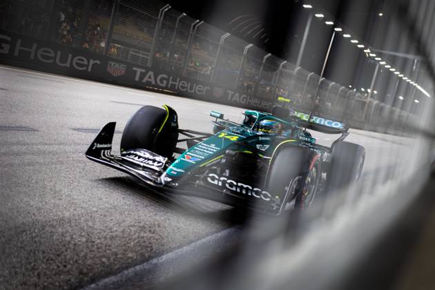 F1 - SINGAPORE GRAND PRIX 2025 14 ALONSO Fernando (spa), Aston Martin F1 Team AMR24, action during the 2025 Formula 1 Singapore Grand Prix, 18th round of the 2025 FIA Formula One World Championship, WM, Weltmeisterschaft from October 3 to 5, 2025 on the Marina Bay Street Circuit, in Singapore - SingaporeSingapore  Copyright: xDPPIx