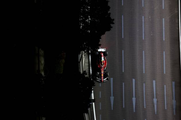 F1 - SINGAPORE GRAND PRIX 2025 44 HAMILTON Lewis (gbr), Scuderia Ferrari SF-25, action during the 2025 Formula 1 Singapore Grand Prix, 18th round of the 2025 FIA Formula One World Championship, WM, Weltmeisterschaft from October 3 to 5, 2025 on the Marina Bay Street Circuit, in Singapore - SingaporeSingapore  Copyright: xEricxAlonsox