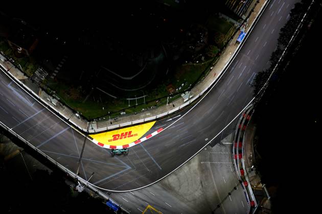 F1 - SINGAPORE GRAND PRIX 2025 14 ALONSO Fernando (spa), Aston Martin F1 Team AMR24, action during the 2025 Formula 1 Singapore Grand Prix, 18th round of the 2025 FIA Formula One World Championship, WM, Weltmeisterschaft from October 3 to 5, 2025 on the Marina Bay Street Circuit, in Singapore - SingaporeSingapore  Copyright: xEricxAlonsox