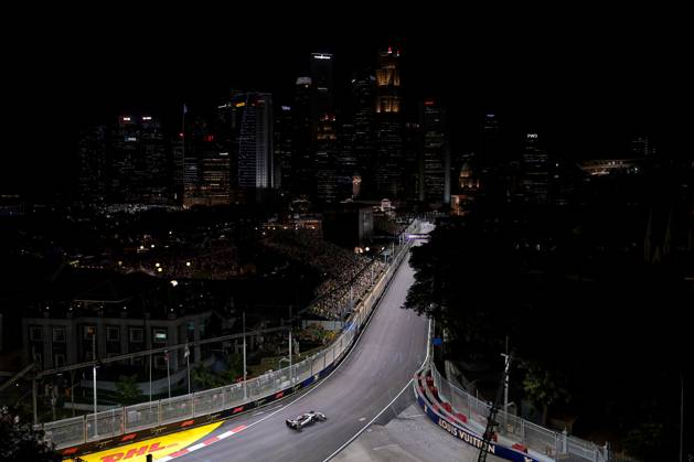 F1 - SINGAPORE GRAND PRIX 2025 31 OCON Esteban (fra), Haas F1 Team VF-25 Ferrari, action during the 2025 Formula 1 Singapore Grand Prix, 18th round of the 2025 FIA Formula One World Championship, WM, Weltmeisterschaft from October 3 to 5, 2025 on the Marina Bay Street Circuit, in Singapore - SingaporeSingapore Copyright: xEricxAlonsox