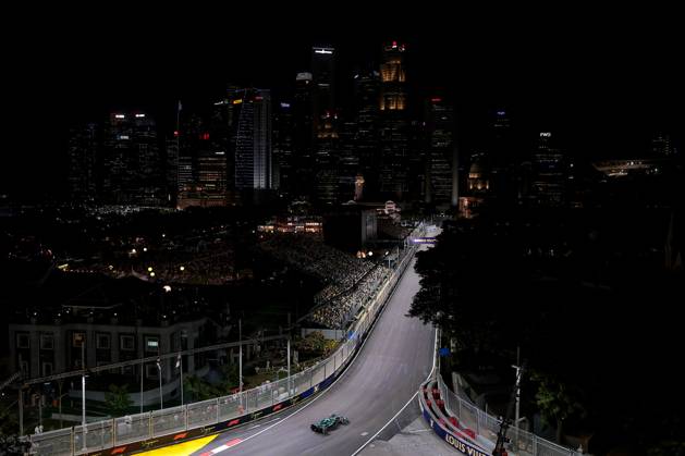 F1 - SINGAPORE GRAND PRIX 2025 14 ALONSO Fernando (spa), Aston Martin F1 Team AMR24, action during the 2025 Formula 1 Singapore Grand Prix, 18th round of the 2025 FIA Formula One World Championship, WM, Weltmeisterschaft from October 3 to 5, 2025 on the Marina Bay Street Circuit, in Singapore - SingaporeSingapore  Copyright: xEricxAlonsox