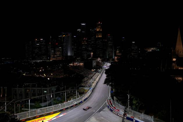 F1 - SINGAPORE GRAND PRIX 2025 16 LECLERC Charles (mco), Scuderia Ferrari SF-25, action during the 2025 Formula 1 Singapore Grand Prix, 18th round of the 2025 FIA Formula One World Championship, WM, Weltmeisterschaft from October 3 to 5, 2025 on the Marina Bay Street Circuit, in Singapore - SingaporeSingapore Copyright: xEricxAlonsox