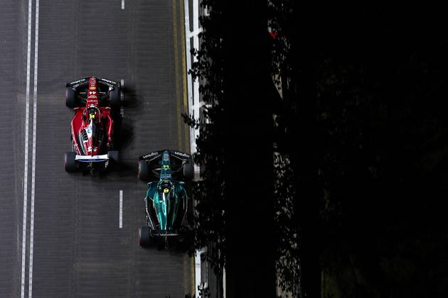 F1 - SINGAPORE GRAND PRIX 2025 44 HAMILTON Lewis (gbr), Scuderia Ferrari SF-25, action and 14 ALONSO Fernando (spa), Aston Martin F1 Team AMR24, action during the 2025 Formula 1 Singapore Grand Prix, 18th round of the 2025 FIA Formula One World Championship, WM, Weltmeisterschaft from October 3 to 5, 2025 on the Marina Bay Street Circuit, in Singapore - SingaporeSingapore Copyright: xEricxAlonsox