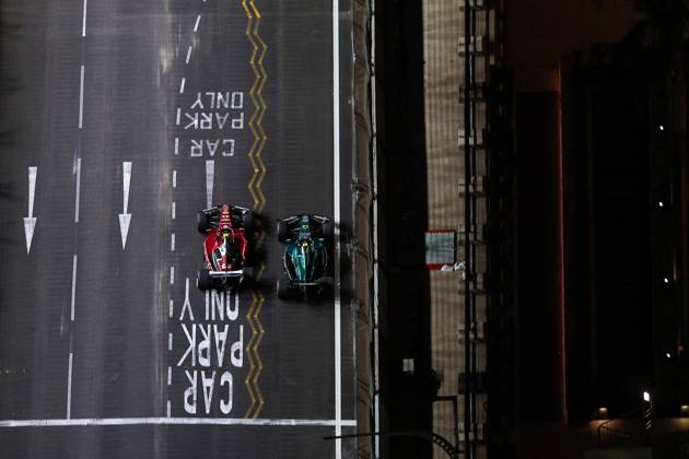 F1 - SINGAPORE GRAND PRIX 2025 44 HAMILTON Lewis (gbr), Scuderia Ferrari SF-25, action and 14 ALONSO Fernando (spa), Aston Martin F1 Team AMR24, action during the 2025 Formula 1 Singapore Grand Prix, 18th round of the 2025 FIA Formula One World Championship, WM, Weltmeisterschaft from October 3 to 5, 2025 on the Marina Bay Street Circuit, in Singapore - SingaporeSingapore Copyright: xEricxAlonsox