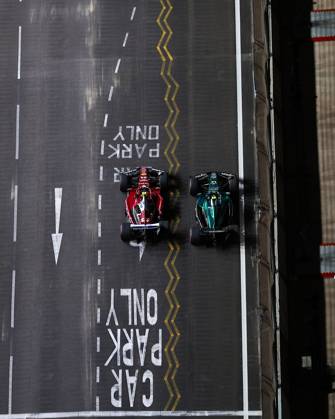 F1 - SINGAPORE GRAND PRIX 2025 44 HAMILTON Lewis (gbr), Scuderia Ferrari SF-25, action and 14 ALONSO Fernando (spa), Aston Martin F1 Team AMR24, action during the 2025 Formula 1 Singapore Grand Prix, 18th round of the 2025 FIA Formula One World Championship, WM, Weltmeisterschaft from October 3 to 5, 2025 on the Marina Bay Street Circuit, in Singapore - SingaporeSingapore Copyright: xEricxAlonsox