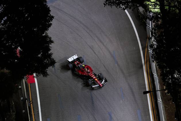 F1 - SINGAPORE GRAND PRIX 2025 44 HAMILTON Lewis (gbr), Scuderia Ferrari SF-25, action during the 2025 Formula 1 Singapore Grand Prix, 18th round of the 2025 FIA Formula One World Championship, WM, Weltmeisterschaft from October 3 to 5, 2025 on the Marina Bay Street Circuit, in Singapore - SingaporeSingapore Copyright: xEricxAlonsox
