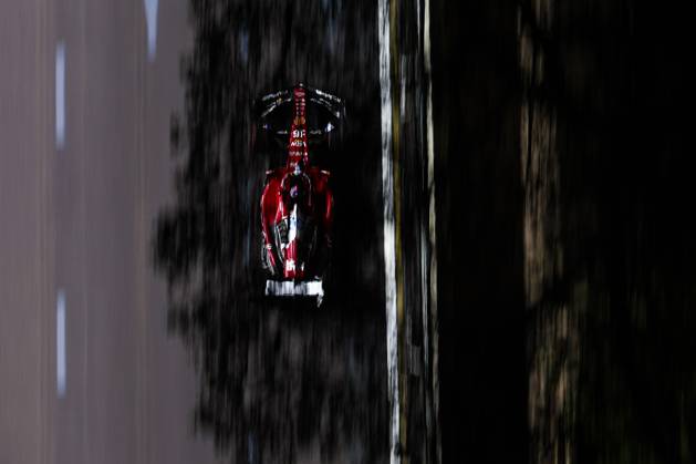 F1 - SINGAPORE GRAND PRIX 2025 16 LECLERC Charles (mco), Scuderia Ferrari SF-25, action during the 2025 Formula 1 Singapore Grand Prix, 18th round of the 2025 FIA Formula One World Championship, WM, Weltmeisterschaft from October 3 to 5, 2025 on the Marina Bay Street Circuit, in Singapore - SingaporeSingapore Copyright: xEricxAlonsox