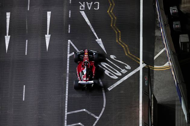 F1 - SINGAPORE GRAND PRIX 2025 16 LECLERC Charles (mco), Scuderia Ferrari SF-25, action during the 2025 Formula 1 Singapore Grand Prix, 18th round of the 2025 FIA Formula One World Championship, WM, Weltmeisterschaft from October 3 to 5, 2025 on the Marina Bay Street Circuit, in Singapore - SingaporeSingapore Copyright: xEricxAlonsox