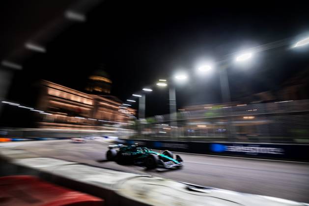 2025 Formula One Singapore Grand Prix Marina Bay Street Circuit, Singapore, Singapore. 3.October.2025; Fernando Alonso of Spain and Aston Martin Aramco F1 Team during Free Practice 2 Formula One Singapore Grand Prix (Photo by Jay Hirano) Singapore Marina Bay Street Circuit Singapore Copyright: xJayxHiranox
