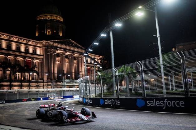 2025 Formula One Singapore Grand Prix Marina Bay Street Circuit, Singapore, Singapore. 3.October.2025; Esteban Ocon of France and MoneyGram Haas F1 Team during Free Practice 2 Formula One Singapore Grand Prix (Photo by Jay Hirano) Singapore Marina Bay Street Circuit Singapore Copyright: xJayxHiranox