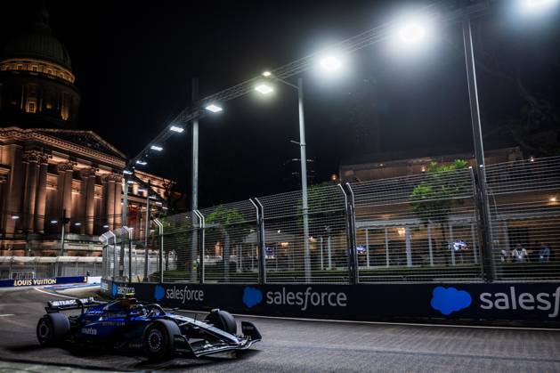 2025 Formula One Singapore Grand Prix Marina Bay Street Circuit, Singapore, Singapore. 3.October.2025; Carlos Sainz Jr of Spain and Williams Racing during Free Practice 2 Formula One Singapore Grand Prix (Photo by Jay Hirano) Singapore Marina Bay Street Circuit Singapore Copyright: xJayxHiranox