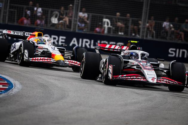 2025 Formula One Singapore Grand Prix Marina Bay Street Circuit, Singapore, Singapore. 3.October.2025; Oliver Bearman of Great Britain and MoneyGram Haas F1 Team during Free Practice 1 Formula One Singapore Grand Prix (Photo by Jay Hirano) Singapore Marina Bay Street Circuit Singapore Copyright: xJayxHiranox