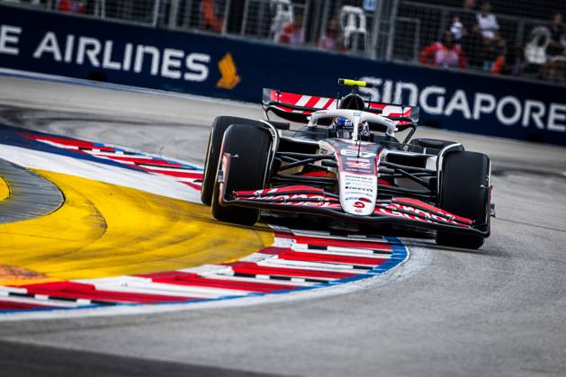 2025 Formula One Singapore Grand Prix Marina Bay Street Circuit, Singapore, Singapore. 3.October.2025; Oliver Bearman of Great Britain and MoneyGram Haas F1 Team during Free Practice 1 Formula One Singapore Grand Prix (Photo by Jay Hirano) Singapore Marina Bay Street Circuit Singapore Copyright: xJayxHiranox