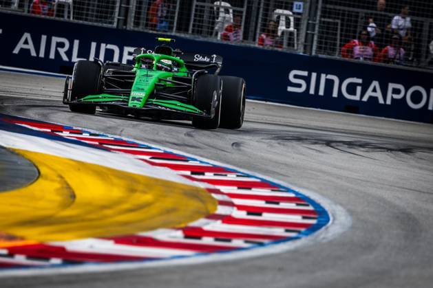 2025 Formula One Singapore Grand Prix Marina Bay Street Circuit, Singapore, Singapore. 3.October.2025; Gabriel Bortoleto of Brazil and Stake F1 Team Kick Sauber during Free Practice 1 Formula One Singapore Grand Prix (Photo by Jay Hirano) Singapore Marina Bay Street Circuit Singapore Copyright: xJayxHiranox
