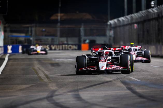 2025 Formula One Singapore Grand Prix Marina Bay Street Circuit, Singapore, Singapore. 3.October.2025; Esteban Ocon of France and MoneyGram Haas F1 Team during Free Practice 2 Formula One Singapore Grand Prix (Photo by Jay Hirano) Singapore Marina Bay Street Circuit Singapore Copyright: xJayxHiranox