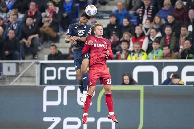 v.li.: Bernardo Fernandes da Silva Junior (Hoffenheim, 13), Sebastian Sebulonsen (Köln, 28), beim Kopfball, Kopfballduell, Spielszene, Zweikampf in der Luft, Aktion, Action, 03.10.2025, Sinsheim (Deutschland), Fussball, Bundesliga, TSG 1899 Hoffenheim - 1. FC Köln, DFB DFL REGULATIONS PROHIBIT ANY USE OF PHOTOGRAPHS AS IMAGE SEQUENCES AND OR QUASI-VIDEO.