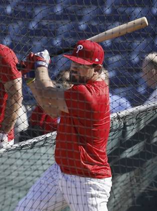 Baseball: Division Series between Dodgers and Phillies Philadelphia Phillies slugger Kyle Schwarber takes batting practice at Citizens Bank Park in Philadelphia on Oct. 3, 2025, the eve of Game 1 of the Division Series against the Los Angeles Dodgers. A14AA0004908369P
