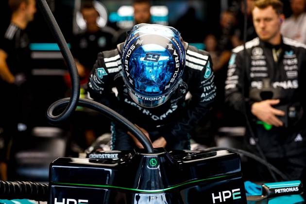 F1 - SINGAPORE GRAND PRIX 2025 RUSSELL George (gbr), Mercedes AMG F1 Team W16, portrait during the 2025 Formula 1 Singapore Grand Prix, 18th round of the 2025 FIA Formula One World Championship, WM, Weltmeisterschaft from October 3 to 5, 2025 on the Marina Bay Street Circuit, in Singapore - SingaporeSingapore Copyright: xDPPIx