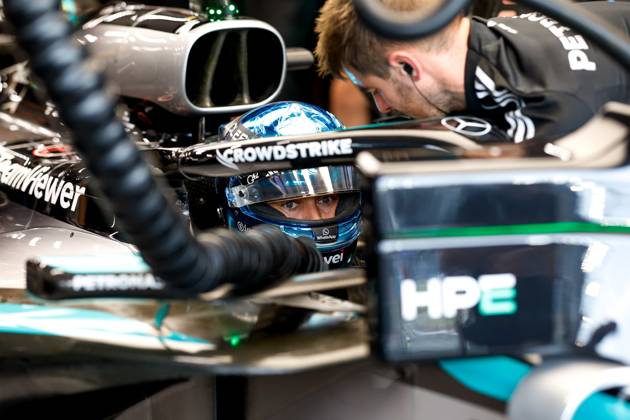 F1 - SINGAPORE GRAND PRIX 2025 RUSSELL George (gbr), Mercedes AMG F1 Team W16, portrait during the 2025 Formula 1 Singapore Grand Prix, 18th round of the 2025 FIA Formula One World Championship, WM, Weltmeisterschaft from October 3 to 5, 2025 on the Marina Bay Street Circuit, in Singapore - SingaporeSingapore Copyright: xDPPIx