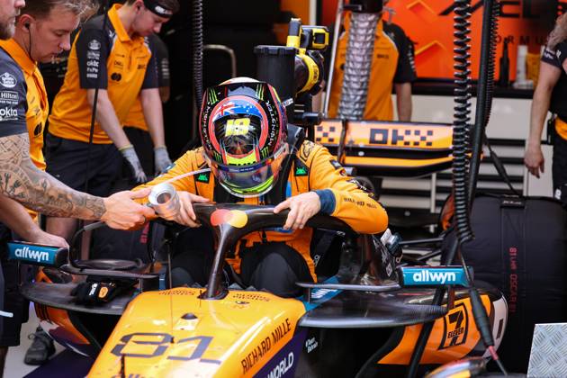 F1 - SINGAPORE GRAND PRIX 2025 PIASTRI Oscar (aus), McLaren F1 Team MCL39, portrait during the 2025 Formula 1 Singapore Grand Prix, 18th round of the 2025 FIA Formula One World Championship, WM, Weltmeisterschaft from October 3 to 5, 2025 on the Marina Bay Street Circuit, in Singapore - SingaporeSingapore  Copyright: xDPPIx
