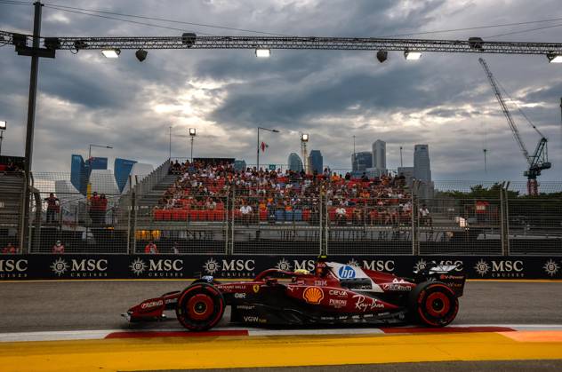 F1 - SINGAPORE GRAND PRIX 2025 44 HAMILTON Lewis (gbr), Scuderia Ferrari SF-25, action during the 2025 Formula 1 Singapore Grand Prix, 18th round of the 2025 FIA Formula One World Championship, WM, Weltmeisterschaft from October 3 to 5, 2025 on the Marina Bay Street Circuit, in Singapore - SingaporeSingapore Copyright: xDPPIx