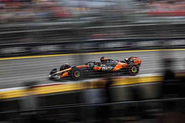 F1 - SINGAPORE GRAND PRIX 2025 81 PIASTRI Oscar (aus), McLaren F1 Team MCL39, action during the 2025 Formula 1 Singapore Grand Prix, 18th round of the 2025 FIA Formula One World Championship, WM, Weltmeisterschaft from October 3 to 5, 2025 on the Marina Bay Street Circuit, in Singapore - SingaporeSingapore  Copyright: xDPPIx
