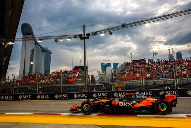 F1 - SINGAPORE GRAND PRIX 2025 81 PIASTRI Oscar (aus), McLaren F1 Team MCL39, action during the 2025 Formula 1 Singapore Grand Prix, 18th round of the 2025 FIA Formula One World Championship, WM, Weltmeisterschaft from October 3 to 5, 2025 on the Marina Bay Street Circuit, in Singapore - SingaporeSingapore  Copyright: xDPPIx