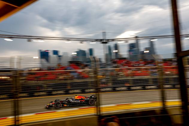 F1 - SINGAPORE GRAND PRIX 2025 01 VERSTAPPEN Max (nld), Red Bull Racing RB21, action during the 2025 Formula 1 Singapore Grand Prix, 18th round of the 2025 FIA Formula One World Championship, WM, Weltmeisterschaft from October 3 to 5, 2025 on the Marina Bay Street Circuit, in Singapore - SingaporeSingapore Copyright: xDPPIx
